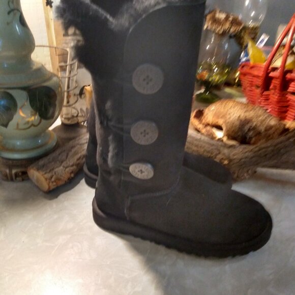 UGG Triplet 3 Button Black Bailey Boots Size 5 UGGS - Picture 2 of 7